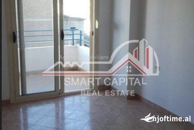 Shtepi me qera Apartament ne Vlore, 2+1, Mobilimi Pjeserisht e mobiluar, Pagesa 250  Euro.