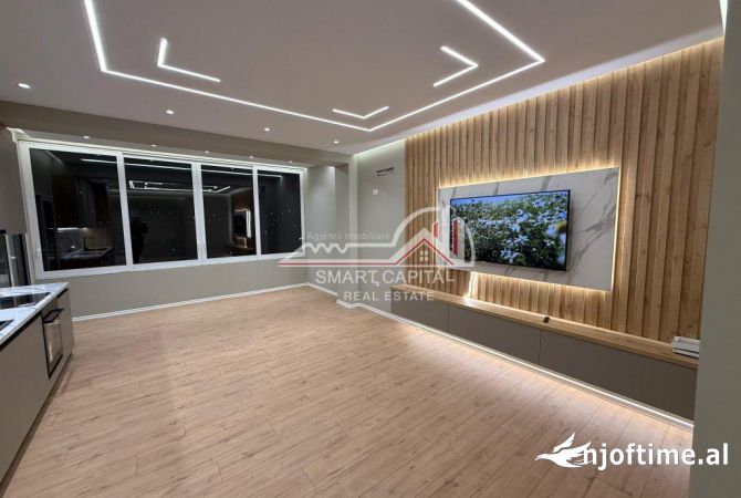 Shtepi ne shitje Penthose(kati i fundit panoramik) ne Vlore, 2+1, Mobilimi Pjeserisht e mobiluar, Pagesa 187,000  Euro.