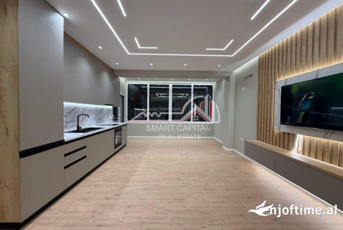 Shtepi ne shitje Penthose(kati i fundit panoramik) ne Vlore, 2+1, Mobilimi Pjeserisht e mobiluar, Pagesa 187,000  Euro.