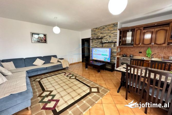 Shtepi ne shitje Apartament ne Tirane, 3+1, Mobilimi E mobiluar, Pagesa 220,000  Euro.
