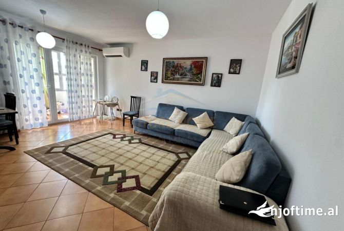 Shtepi ne shitje Apartament ne Tirane, 3+1, Mobilimi E mobiluar, Pagesa 220,000  Euro.
