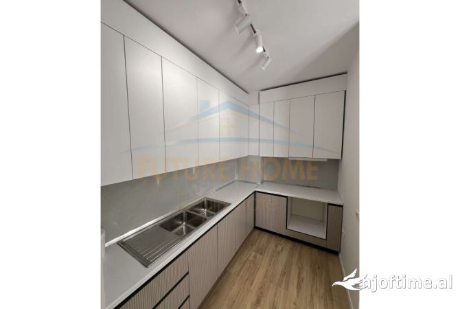 Shtepi ne shitje Apartament ne Tirane, 2+1, Mobilimi E mobiluar, Pagesa 118,000  Euro.