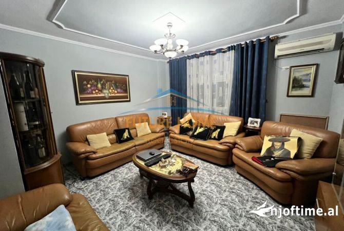 Shtepi ne shitje Apartament ne Tirane, 3+1, Mobilimi E mobiluar, Pagesa 162,000  Euro.
