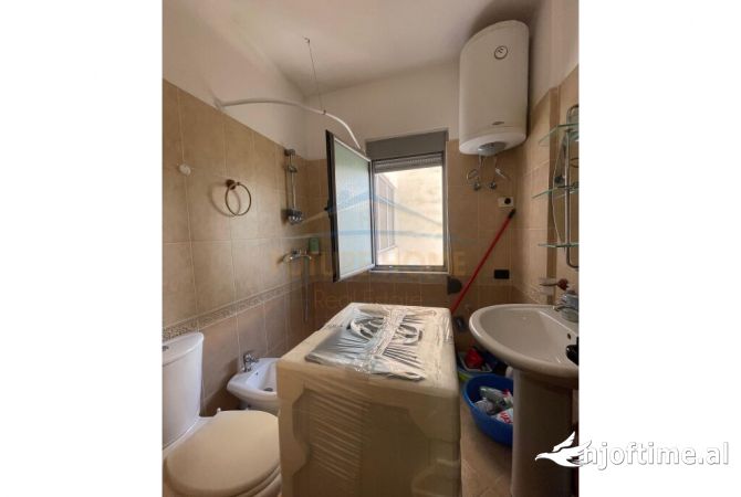 Shtepi me qera Apartament ne Tirane, 2+1, Mobilimi E mobiluar, Pagesa 450  Euro.