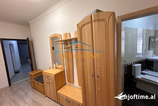 Shtepi ne shitje Apartament ne Tirane, 1+1, Mobilimi E mobiluar, Pagesa 180,000  Euro.