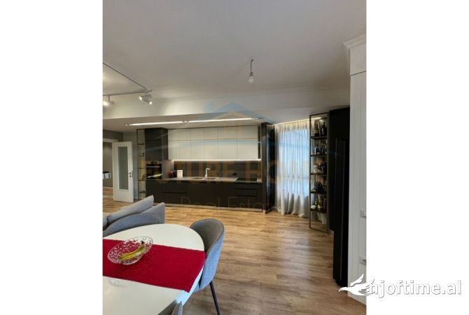 Shtepi ne shitje Apartament ne Tirane, 2+1, Mobilimi E mobiluar, Pagesa 219,000  Euro.