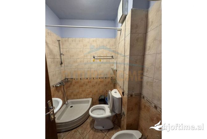 Shtepi me qera Apartament ne Tirane, 2+1, Mobilimi E mobiluar, Pagesa 400  Euro.