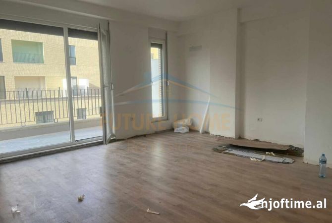 Shtepi me qera Apartament ne Tirane, 3+1, Mobilimi Bosh, pa mobiluar, Pagesa 800  Euro.