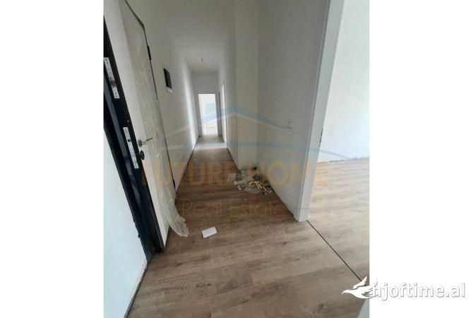 Shtepi me qera Apartament ne Tirane, 3+1, Mobilimi Bosh, pa mobiluar, Pagesa 800  Euro.