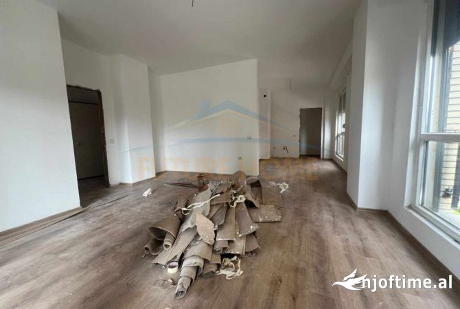 Shtepi me qera Apartament ne Tirane, 3+1, Mobilimi Bosh, pa mobiluar, Pagesa 800  Euro.