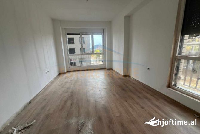 Shtepi me qera Apartament ne Tirane, 3+1, Mobilimi Bosh, pa mobiluar, Pagesa 800  Euro.