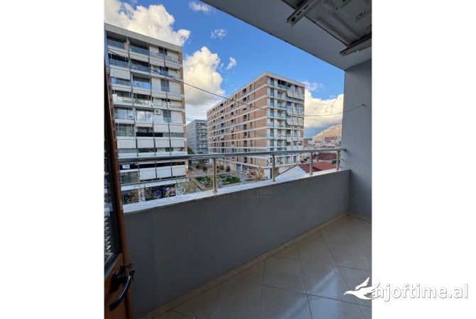 Shtepi me qera Apartament ne Tirane, 2+1, Mobilimi E mobiluar, Pagesa 700  Euro.