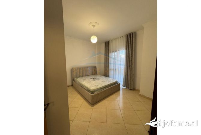 Shtepi me qera Apartament ne Tirane, 2+1, Mobilimi E mobiluar, Pagesa 700  Euro.