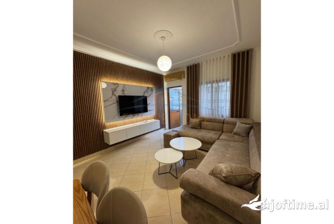 Shtepi me qera Apartament ne Tirane, 2+1, Mobilimi E mobiluar, Pagesa 700  Euro.