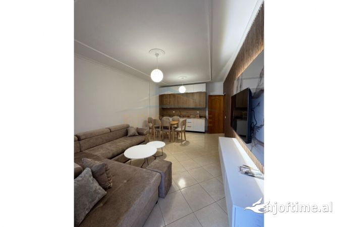 Shtepi me qera Apartament ne Tirane, 2+1, Mobilimi E mobiluar, Pagesa 700  Euro.