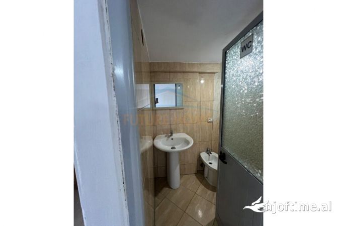 Ambient biznesi ne shitje 3+1 ne Tirane - 120,000 Euro