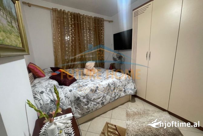 Shtepi ne shitje Apartament ne Tirane, 2+1, Mobilimi E mobiluar, Pagesa 87,500  Euro.
