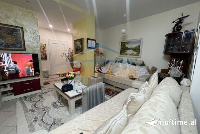 Shtepi ne shitje Apartament ne Tirane, 2+1, Mobilimi E mobiluar, Pagesa 87,500  Euro.