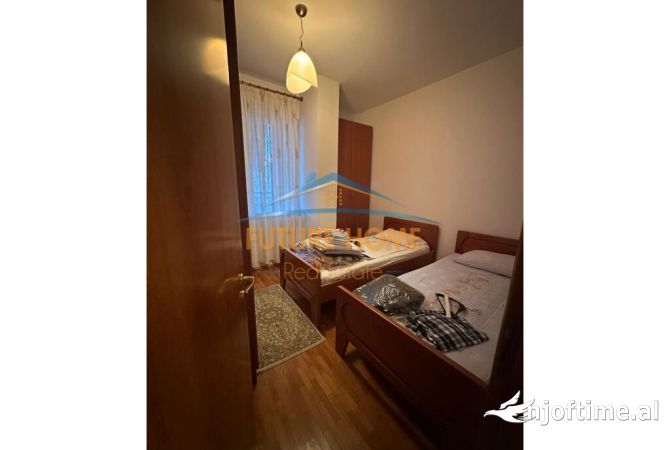 Shtepi me qera Apartament ne Tirane, 2+1, Mobilimi E mobiluar, Pagesa 700  Euro.