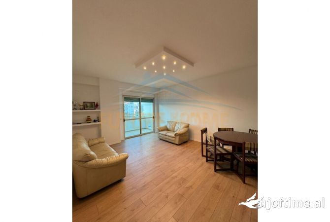 Ambient biznesi me qera 3+1 ne Tirane - 700 Euro