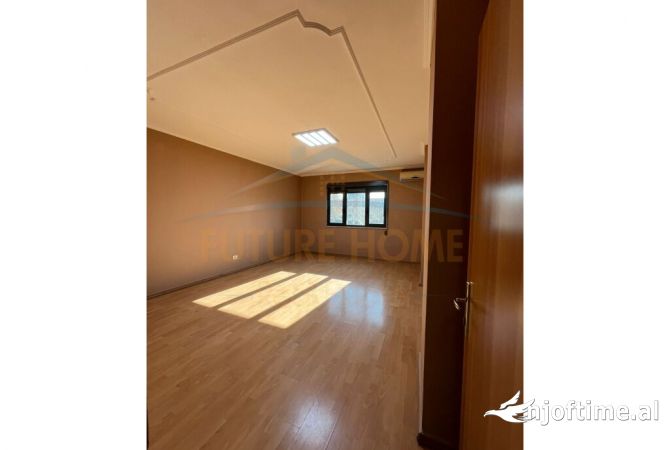 Ambient biznesi me qera 3+1 ne Tirane - 1,350 Euro