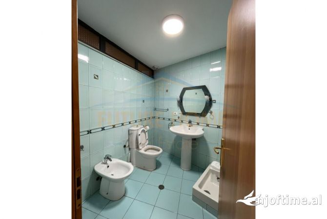 Qera Apartament 2+1+2(Per Zyra) Rruga Kajo Karafili Tirane