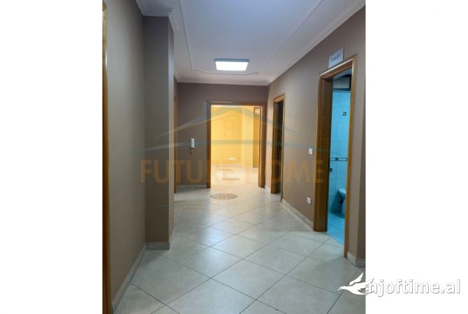 Ambient biznesi me qera 3+1 ne Tirane - 1,350 Euro