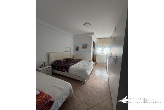 Shtepi ne shitje Apartament ne Tirane, 3+1, Mobilimi E mobiluar, Pagesa 205,000  Euro.