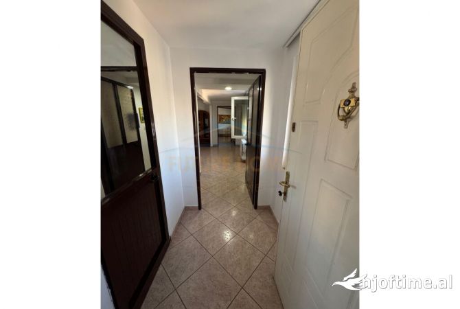 Shtepi ne shitje Apartament ne Tirane, 3+1, Mobilimi E mobiluar, Pagesa 205,000  Euro.