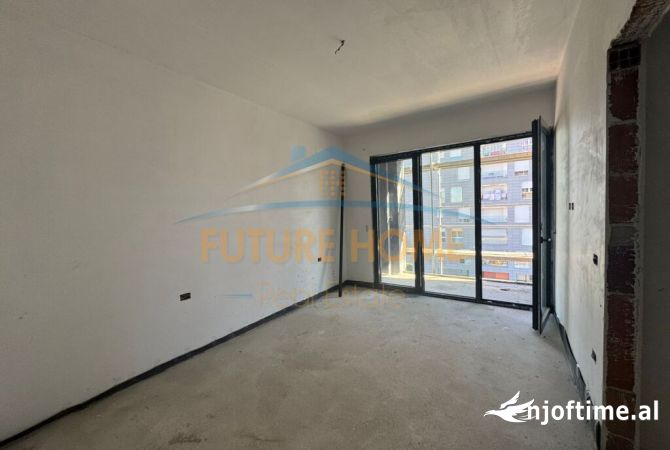 Shtepi ne shitje Apartament ne Tirane, 1+1, Mobilimi Bosh, pa mobiluar, Pagesa 128,000  Euro.