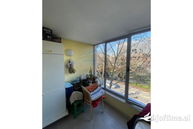 Shtepi ne shitje Apartament ne Tirane, 2+1, Mobilimi E mobiluar, Pagesa 160,000  Euro.