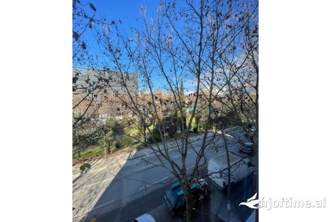 Shtepi ne shitje Apartament ne Tirane, 2+1, Mobilimi E mobiluar, Pagesa 160,000  Euro.