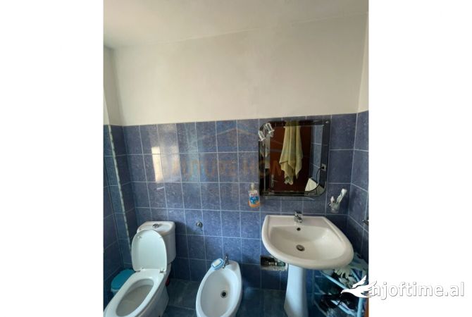 Shtepi ne shitje Apartament ne Tirane, 2+1, Mobilimi E mobiluar, Pagesa 160,000  Euro.