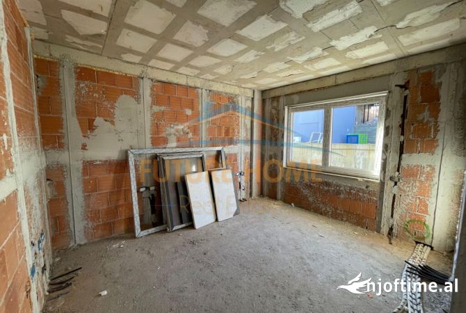 Shtepi ne shitje Apartament ne Tirane, 2+1, Mobilimi Bosh, pa mobiluar, Pagesa 225,000  Euro.