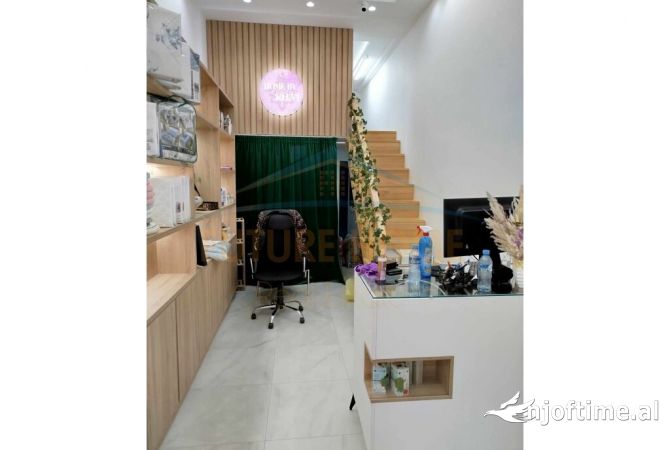 Ambient biznesi me qera 3+1 ne Tirane - 600 Euro