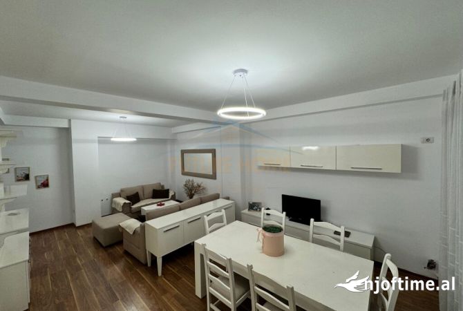 Shtepi me qera Apartament ne Tirane, 3+1, Mobilimi E mobiluar, Pagesa 1,000  Euro.