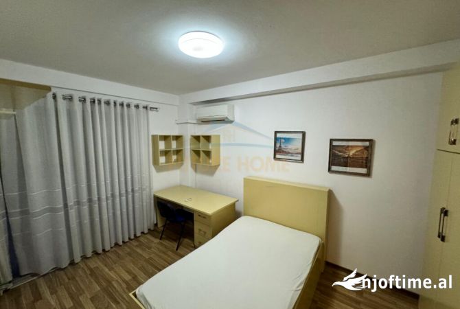 Shtepi me qera Apartament ne Tirane, 3+1, Mobilimi E mobiluar, Pagesa 1,000  Euro.