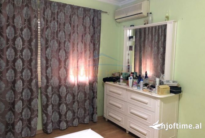 Shtepi me qera Apartament ne Tirane, 3+1, Mobilimi E mobiluar, Pagesa 600  Euro.