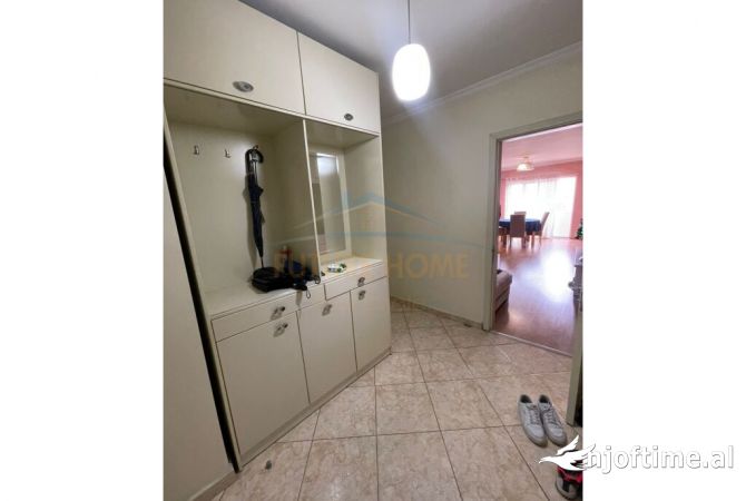 Shtepi me qera Apartament ne Tirane, 3+1, Mobilimi E mobiluar, Pagesa 600  Euro.