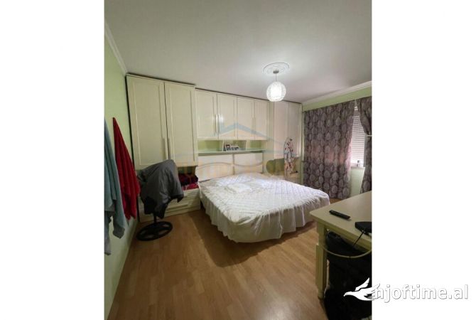 Shtepi me qera Apartament ne Tirane, 3+1, Mobilimi E mobiluar, Pagesa 600  Euro.