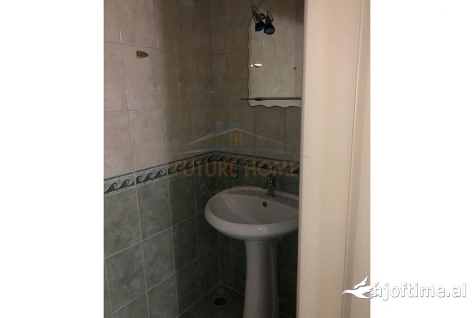Shtepi me qera Apartament ne Tirane, 3+1, Mobilimi E mobiluar, Pagesa 600  Euro.