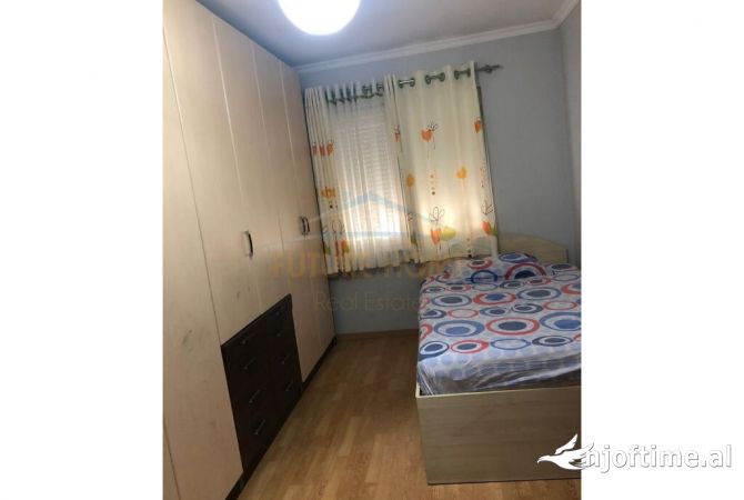 Shtepi me qera Apartament ne Tirane, 3+1, Mobilimi E mobiluar, Pagesa 600  Euro.