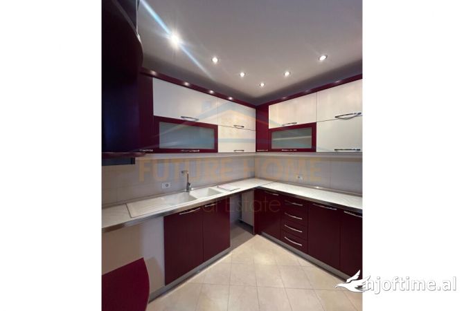 Shtepi ne shitje Apartament ne Tirane, 2+1, Mobilimi E mobiluar, Pagesa 128,000  Euro.