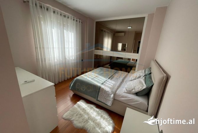 Shtepi me qera Apartament ne Tirane, 3+1, Mobilimi E mobiluar, Pagesa 1,100  Euro.