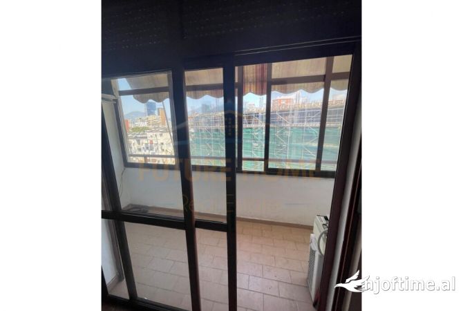 Shtepi ne shitje Apartament ne Tirane, 2+1, Mobilimi Pjeserisht e mobiluar, Pagesa 250,000  Euro.