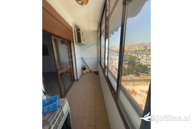 Shtepi ne shitje Apartament ne Tirane, 2+1, Mobilimi Pjeserisht e mobiluar, Pagesa 250,000  Euro.