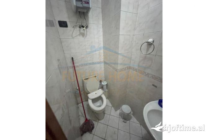 Shtepi ne shitje Apartament ne Tirane, 2+1, Mobilimi Pjeserisht e mobiluar, Pagesa 250,000  Euro.