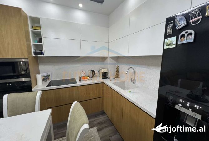 Shtepi me qera Apartament ne Tirane, 2+1, Mobilimi E mobiluar, Pagesa 700  Euro.