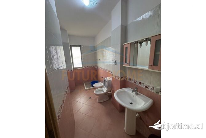 Shtepi me qera 2+1 ne Tirane - 530 Euro