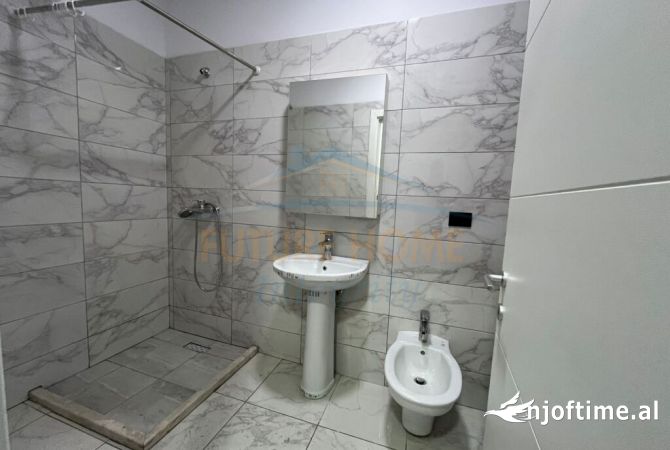 Shtepi me qera Apartament ne Tirane, 2+1, Mobilimi Bosh, pa mobiluar, Pagesa 450  Euro.